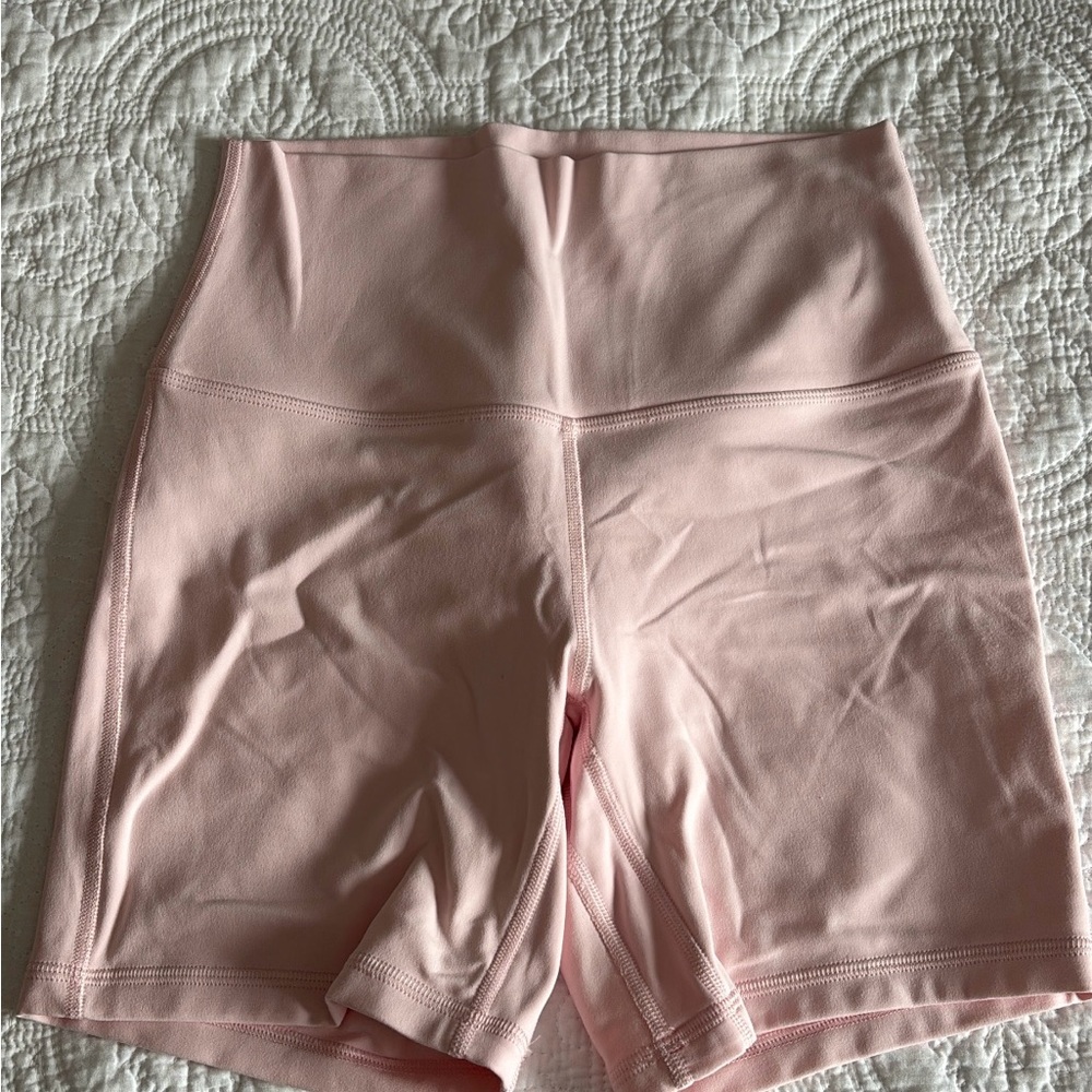 Lululemon strawberry milkshake 6 inch align shorts